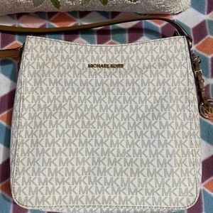 MICHAEL KORS vanilla Jet Set travel large logo Messenger